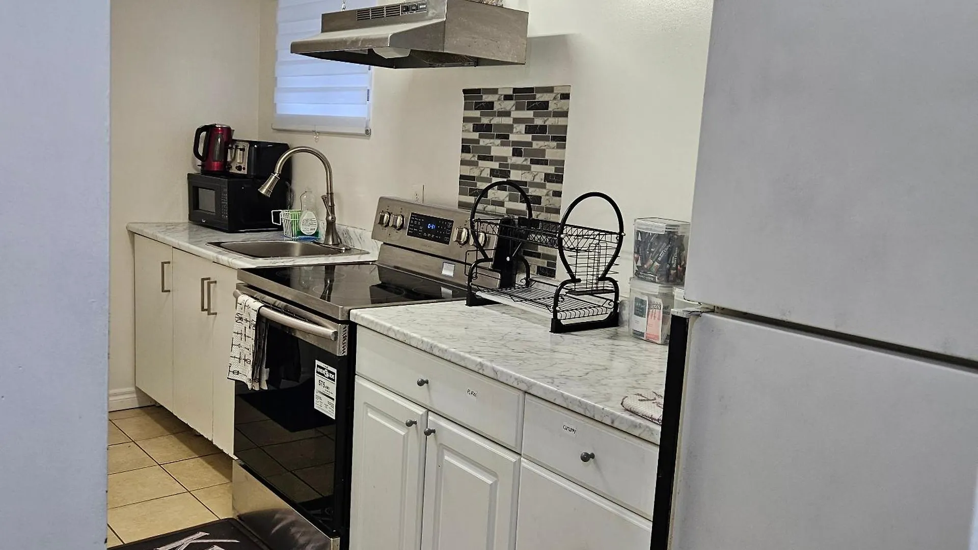 Queen Bedroom Toronto 3*,