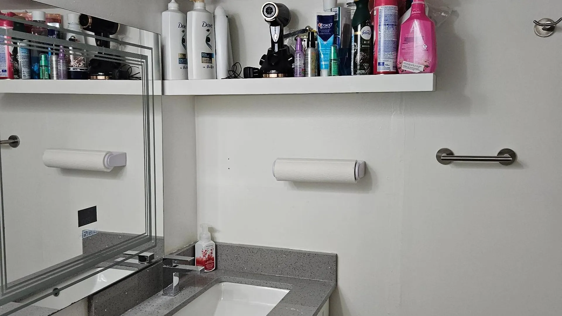 *** Bed & Breakfast Queen Bedroom Toronto Canada