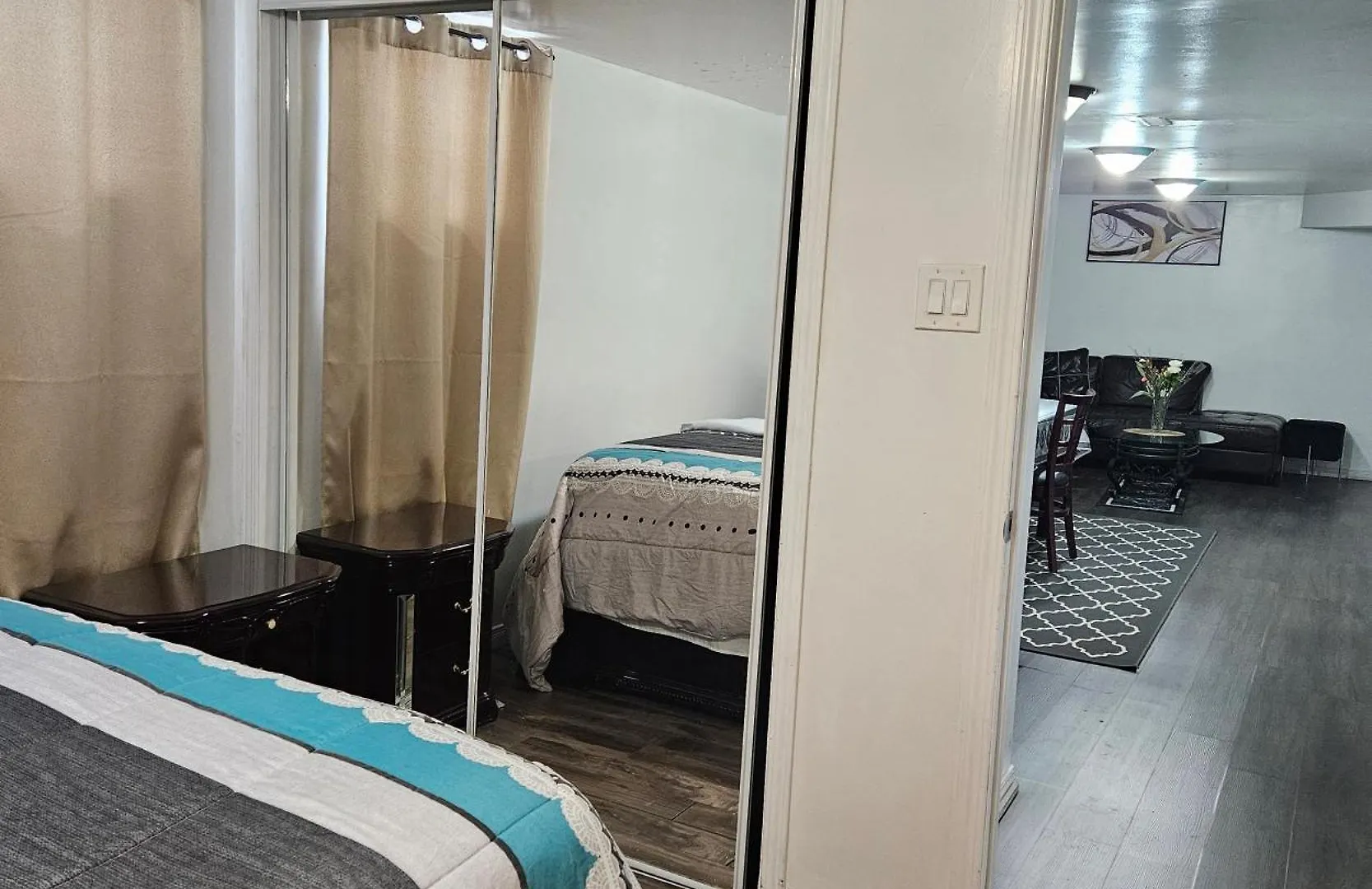 Bed & Breakfast Queen Bedroom Toronto
