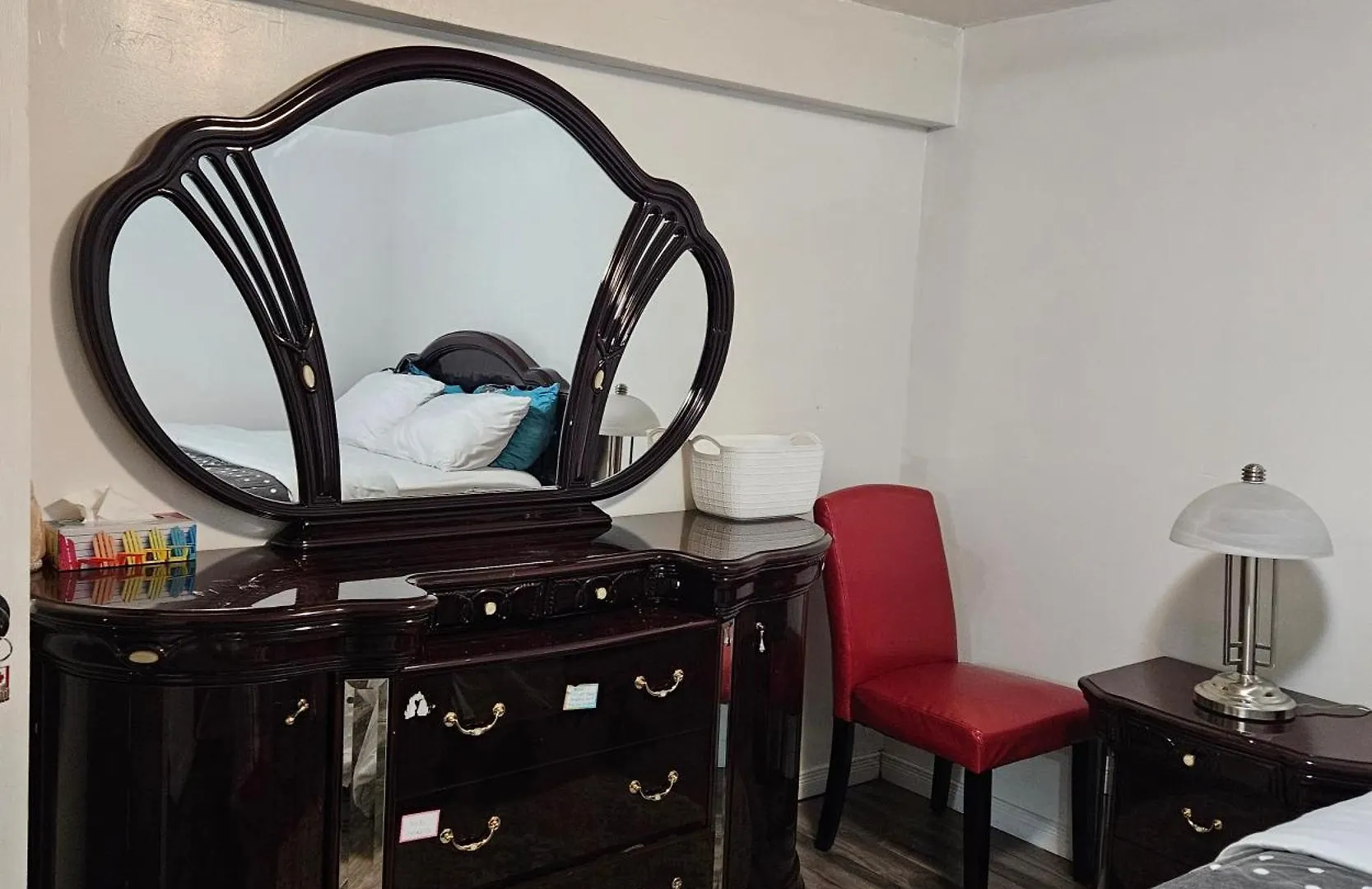 Bed and breakfast Queen Bedroom Toronto