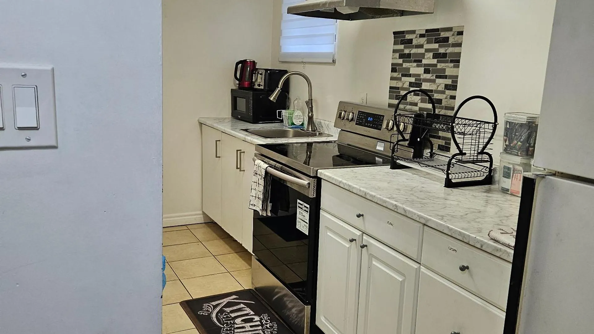 Queen Bedroom Toronto Bed and breakfast